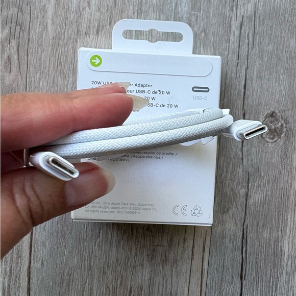 Apple USB-C 1 M Length Braided Cable + 20W USB-C Power Adapter - Picture 4 of 7